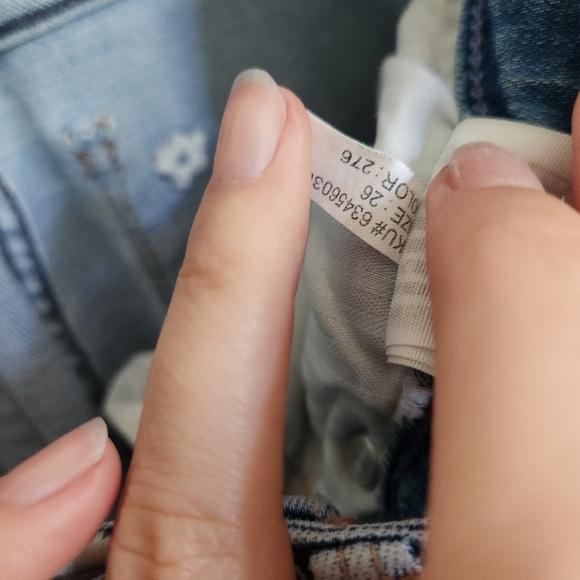 Abercrombie Flower Embroidery Straight leg light/medium wash jeans - Picture 7 of 7